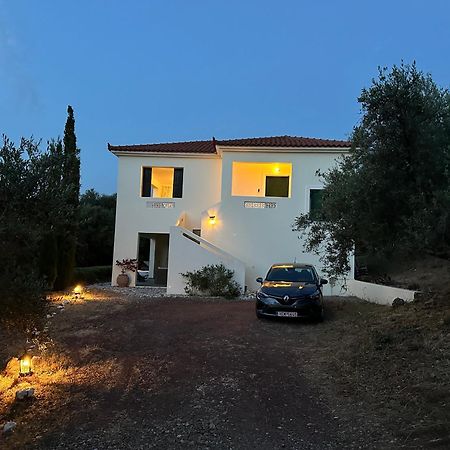 Villa Kyparissia De Wandelboom Vrises  Esterno foto